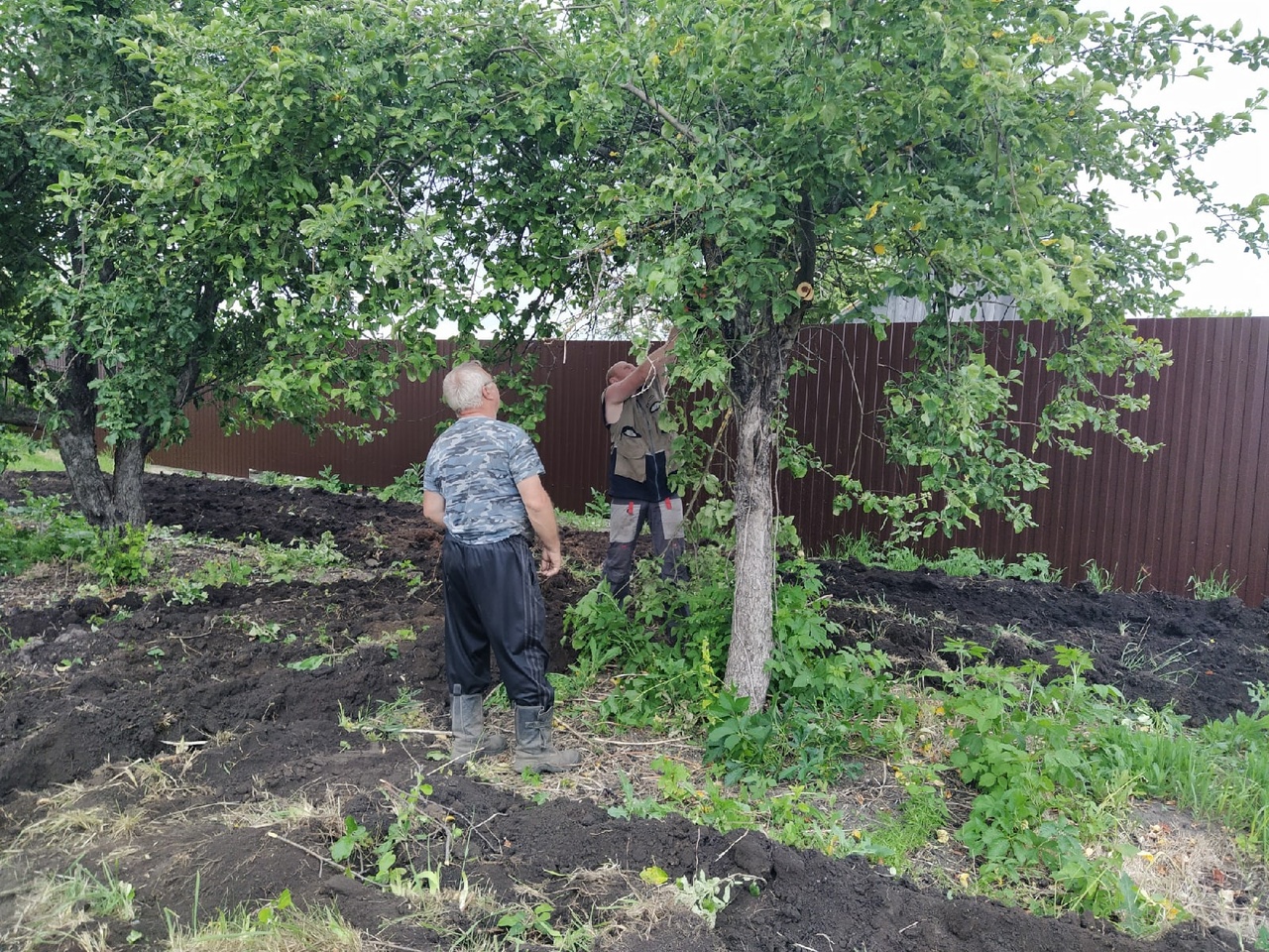 Устройство детской плащадки по улице Фрунзе с. Гвазда Бутурлиновского района  Воронежской области.